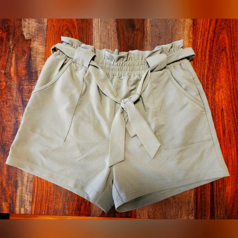 Grace Karin Women's Green Shorts Medium